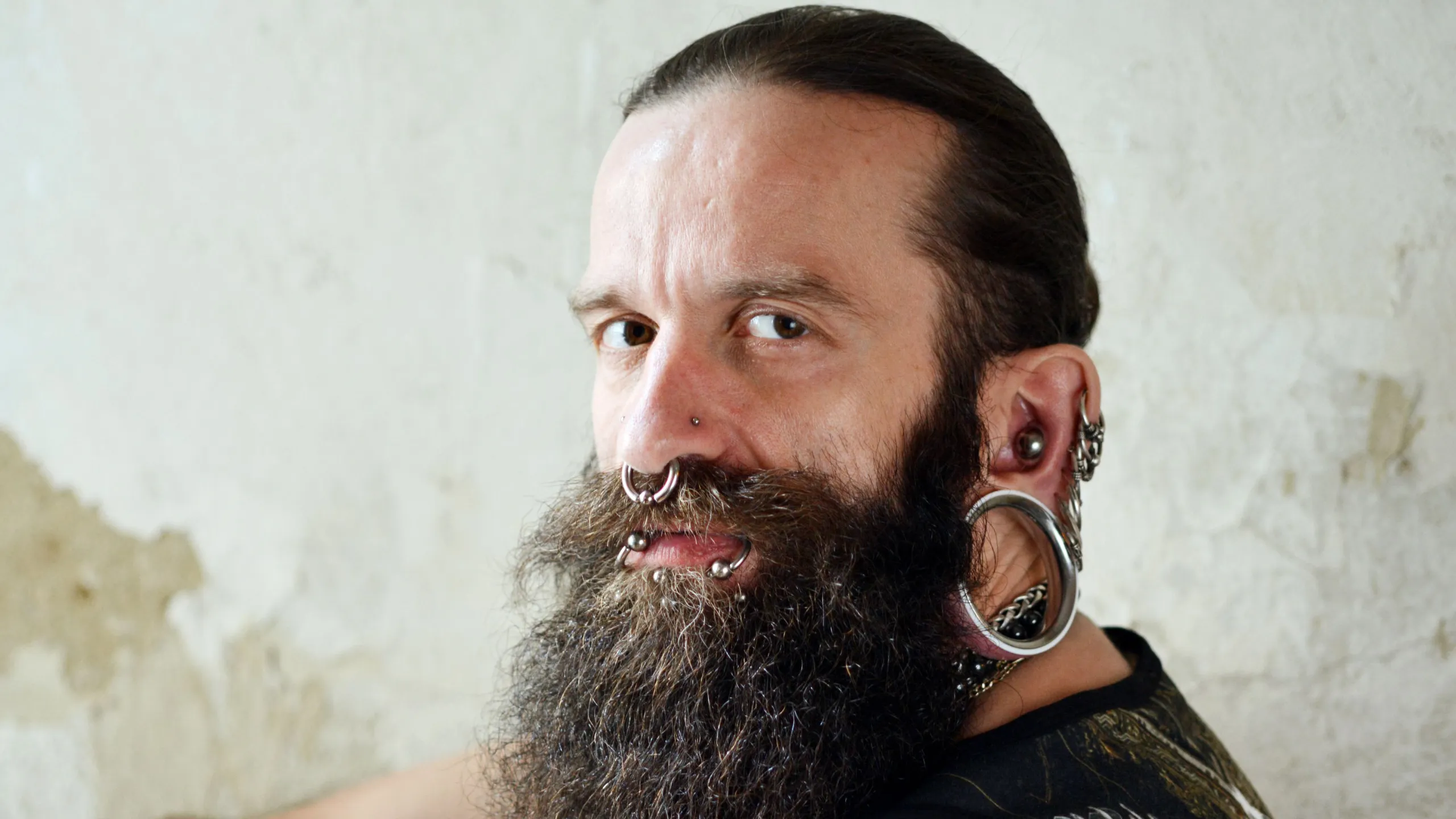 Ein gefährlich ausschauender Rocker